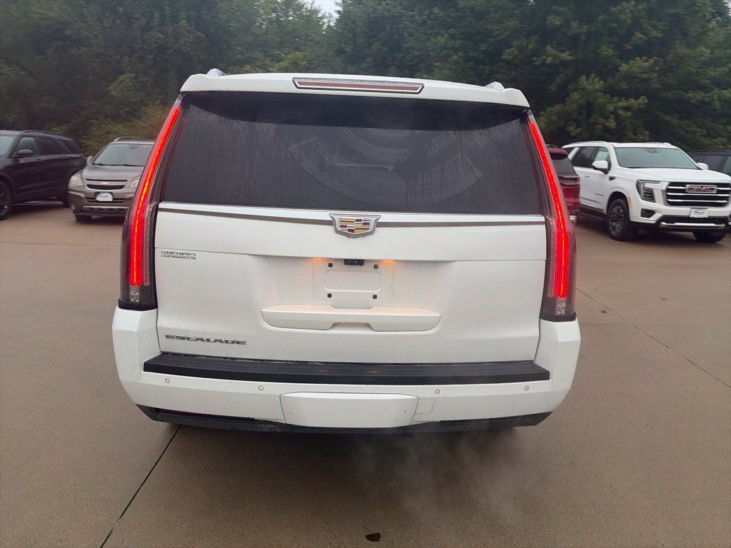 Used 2019 Cadillac Escalade Luxury AWD/4WD image 8