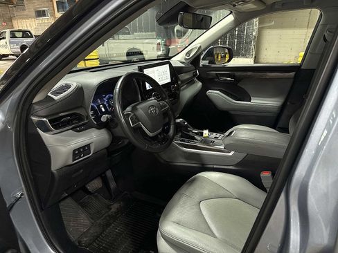 Used 2023 Toyota Highlander Limited AWD/4WD image 33