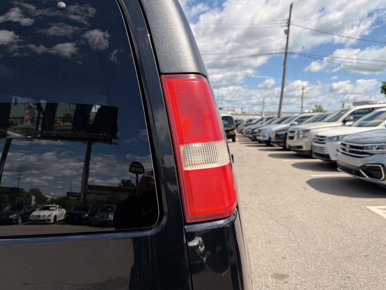 Used 2010 GMC Savana 1500 LS RWD image 28