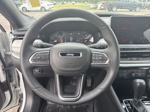 Used 2024 Jeep Compass Limited image 14