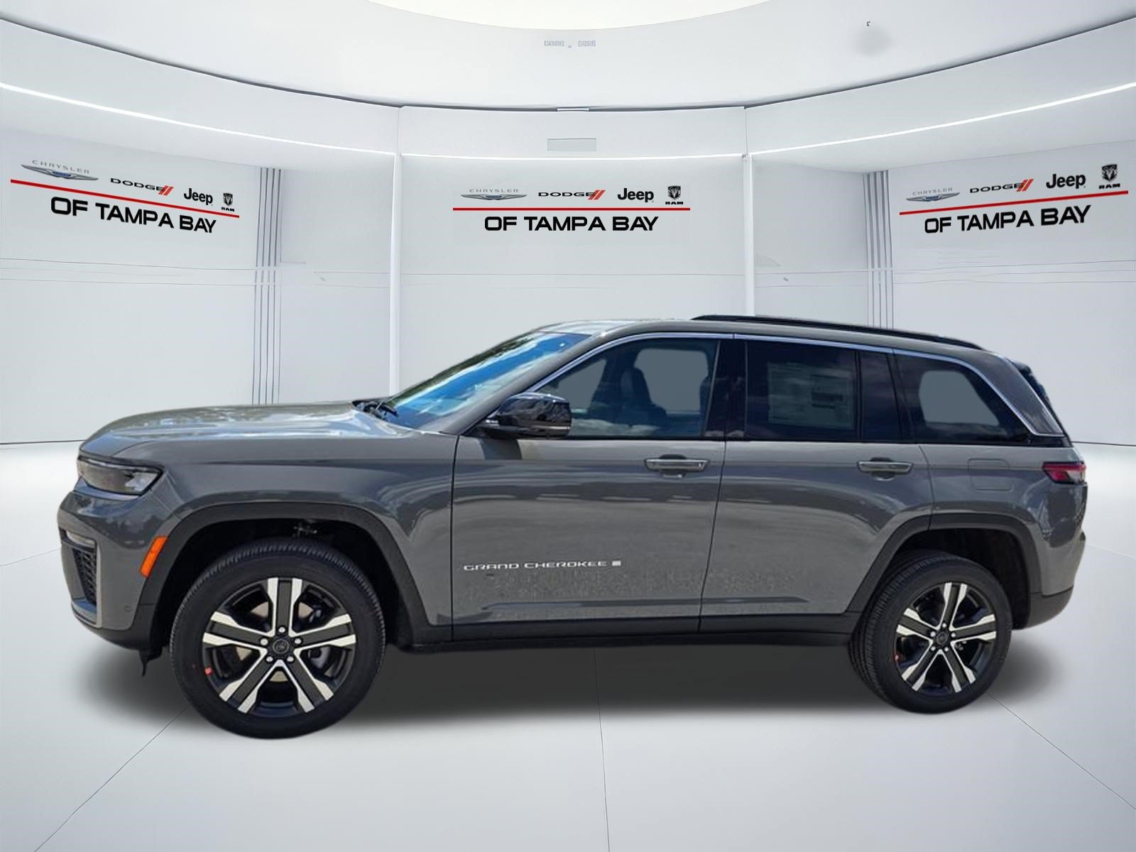 New 2027 Jeep Grand Cherokee Limited w/ Technology Group II AWD/4WD image 3