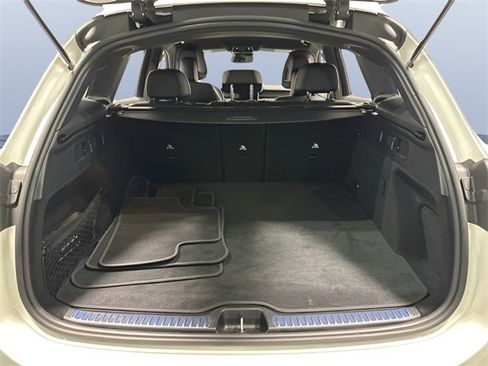 Used 2025 Mercedes-Benz GLC 300 4MATIC image 11