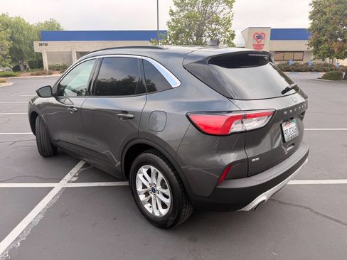 Used 2020 Ford Escape SE FWD image 17