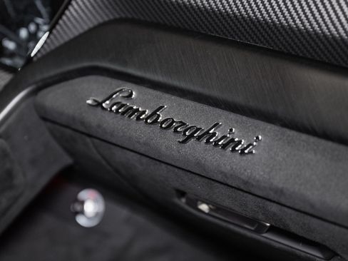 Used 2024 Lamborghini Urus Performante AWD/4WD image 52