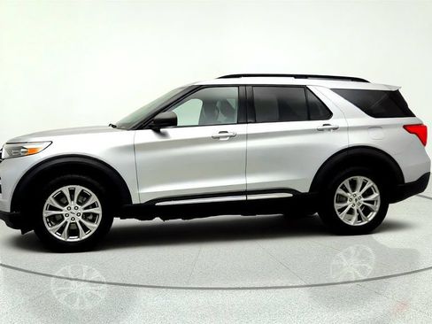Used 2020 Ford Explorer XLT w/ Equipment Group 202A AWD/4WD image 8