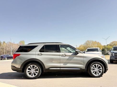 Used 2020 Ford Explorer XLT w/ Equipment Group 202A RWD image 7