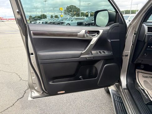 Used 2023 Lexus GX 460 Luxury w/ Accessory Package AWD/4WD image 13