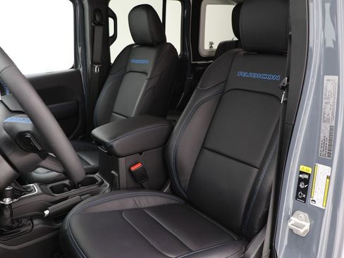 Used 2024 Jeep Wrangler Unlimited Rubicon 4xe image 17
