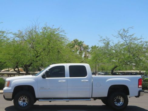 Used 2008 GMC Sierra 2500 SLT w/ EZ-Lift Tailgate Package RWD image 2