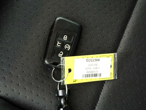 Certified 2024 Volkswagen Jetta SE FWD image 34