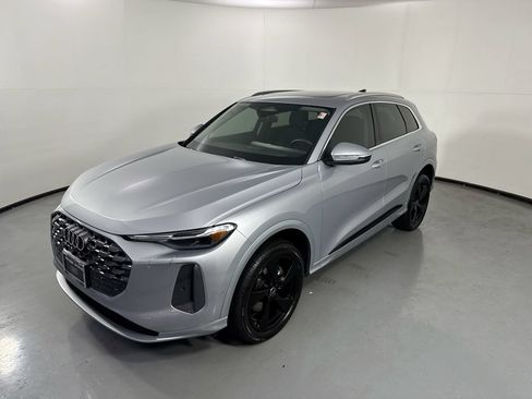 Used 2025 Audi Q5 Premium Plus w/ Premium Plus AWD/4WD image 25
