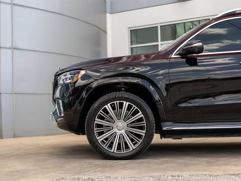 Used 2024 Mercedes-Benz Maybach GLS 600 4MATIC image 18