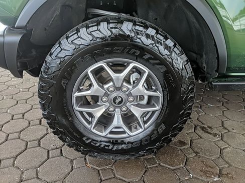 Used 2025 Ford Bronco Badlands image 9