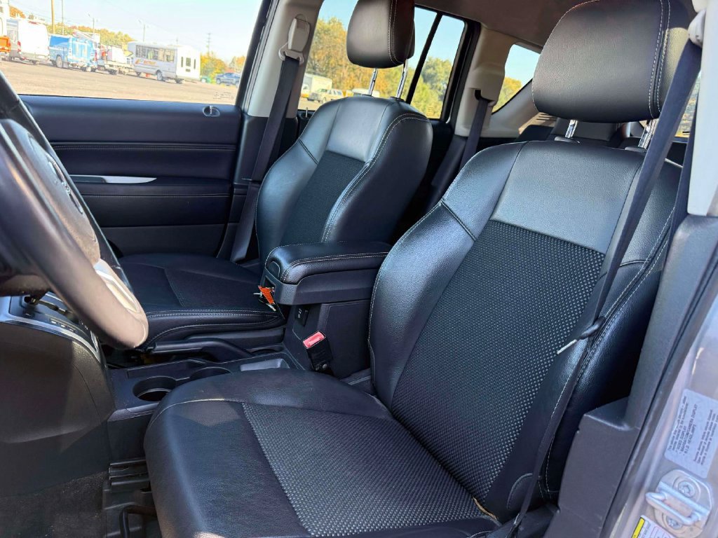 Used 2017 Jeep Compass Latitude AWD/4WD image 14