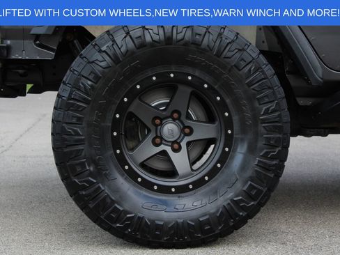 Used 2019 Jeep Wrangler Unlimited Sahara w/ Cold Weather Group AWD/4WD image 24