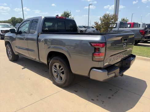 Used 2025 Nissan Frontier SV RWD image 5
