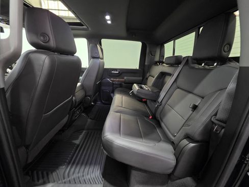 Used 2022 Chevrolet Silverado 2500 LT w/ Midnight Edition AWD/4WD image 16