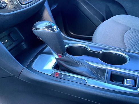 Used 2020 Chevrolet Equinox LT FWD image 16