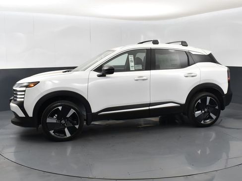 New 2026 Nissan Kicks SR w/ SR Premium Package FWD image 4