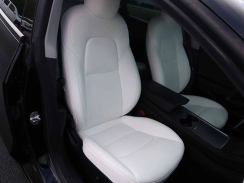 Used 2022 Tesla Model 3 Performance image 5