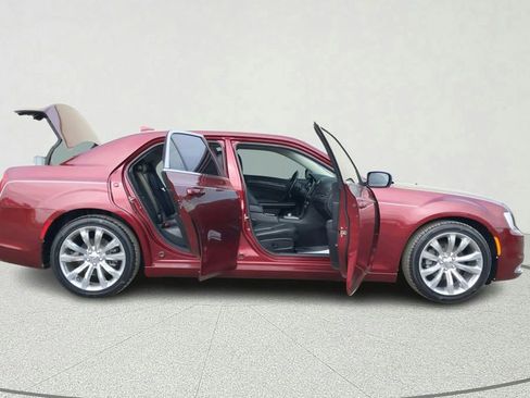 Used 2019 Chrysler 300 Touring L w/ Quick Order Package 22F image 14