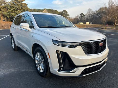 Used 2025 Cadillac XT6 Luxury image 19