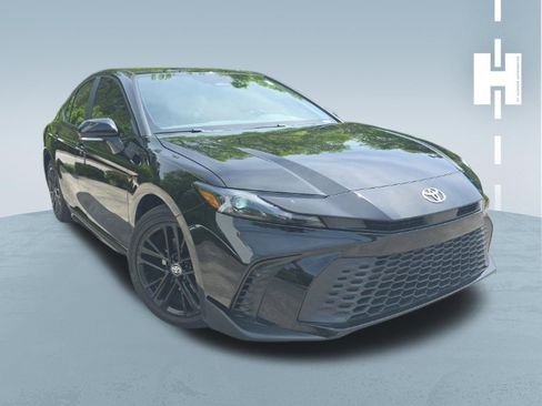 Used 2026 Toyota Camry SE image 2