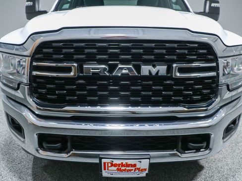 Used 2024 RAM 2500 Big Horn AWD/4WD image 4
