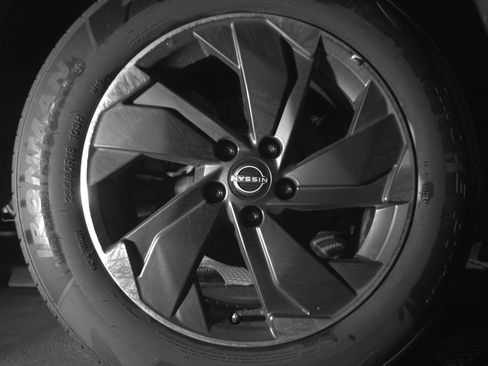 Used 2025 Nissan Rogue SV FWD image 14