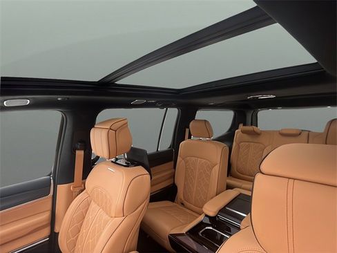 Used 2025 Jeep Grand Wagoneer Series III w/ Rear Seat Video Group 1 image 32