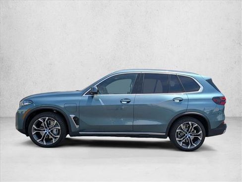 Used 2024 BMW X5 xDrive50e w/ Parking Assistance Package AWD/4WD image 8