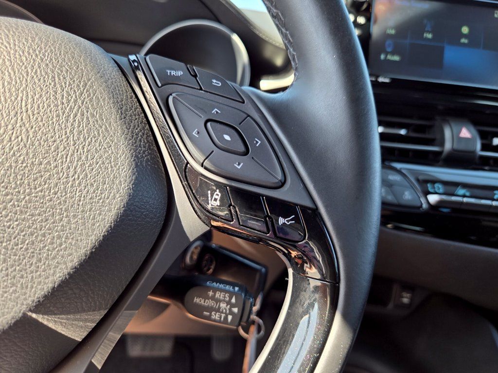 Used 2018 Toyota C-HR XLE FWD image 25