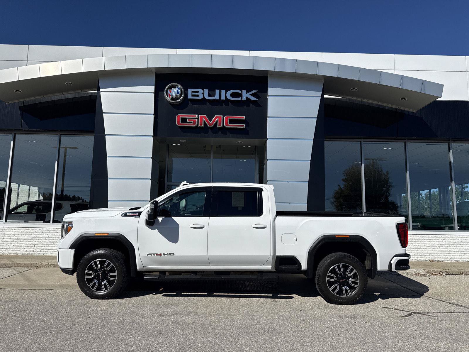 Used 2022 GMC Sierra 2500 AT4 w/ AT4 Preferred Package AWD/4WD image 9