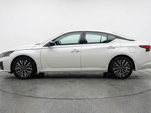 Used 2025 Nissan Altima 2.5 SV image 5