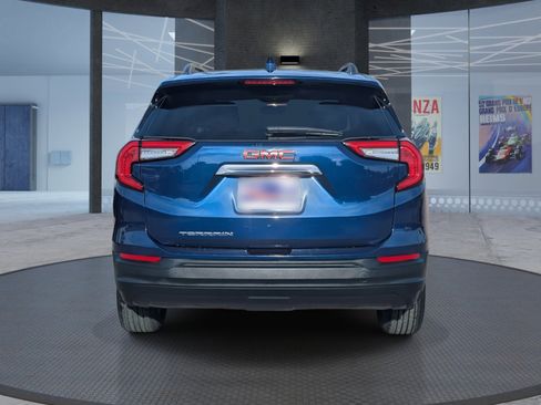 Used 2023 GMC Terrain SLE w/ Driver Convenience Package image 5