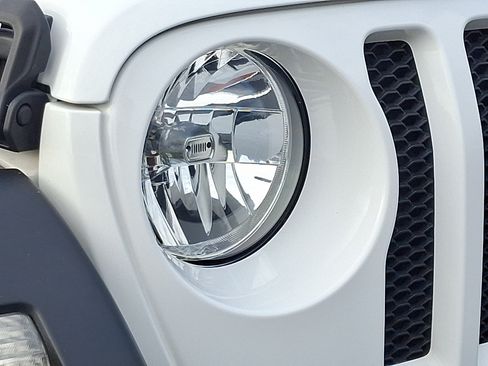 Certified 2022 Jeep Wrangler Unlimited Sport AWD/4WD image 9