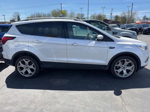 Used 2019 Ford Escape Titanium image 2