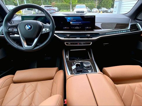 Used 2025 BMW X5 xDrive50e w/ Premium Package AWD/4WD image 12