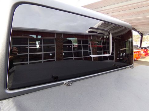 Used 2023 Jeep Gladiator Overland w/ Cold Weather Group image 17