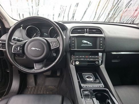 Used 2018 Jaguar F-PACE Premium image 10