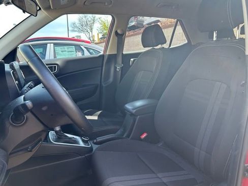 Used 2021 Hyundai Venue SEL image 8