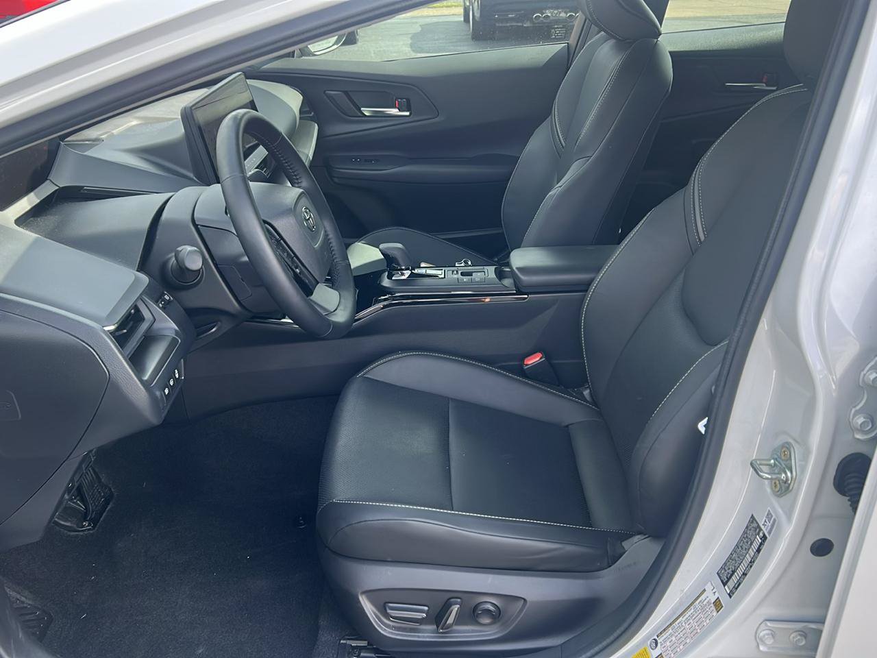 Used 2025 Toyota Prius FWD image 10