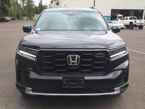 Used 2025 Honda Pilot TrailSport image 9