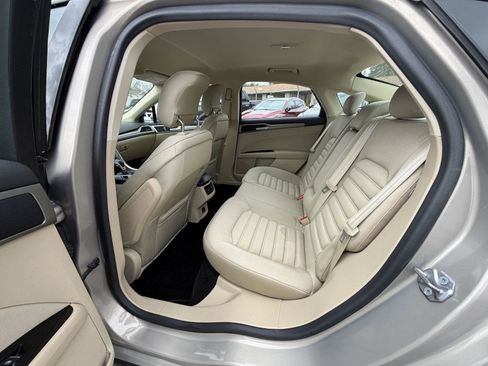 Used 2015 Ford Fusion SE image 20