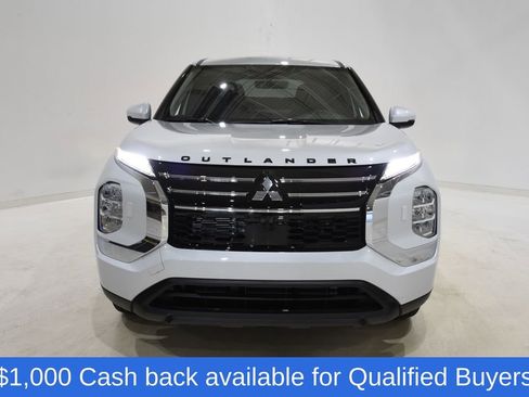 New 2026 Mitsubishi Outlander ES image 2