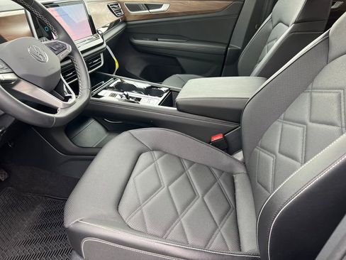 Used 2024 Volkswagen Atlas SE FWD image 10