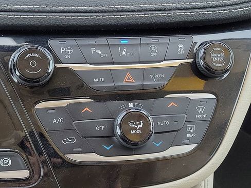 Used 2021 Chrysler Pacifica Limited w/ Premium & Safety Sphere Group AWD/4WD image 15