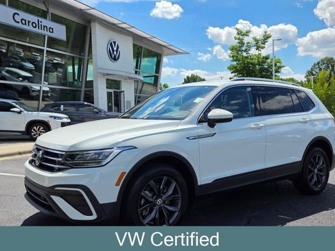 Certified 2024 Volkswagen Tiguan SE AWD/4WD image 1