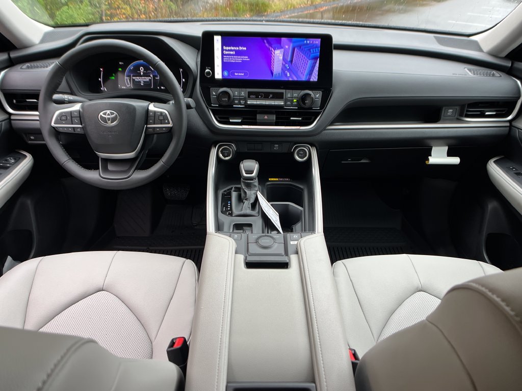 New 2026 Toyota Grand Highlander XLE FWD image 13