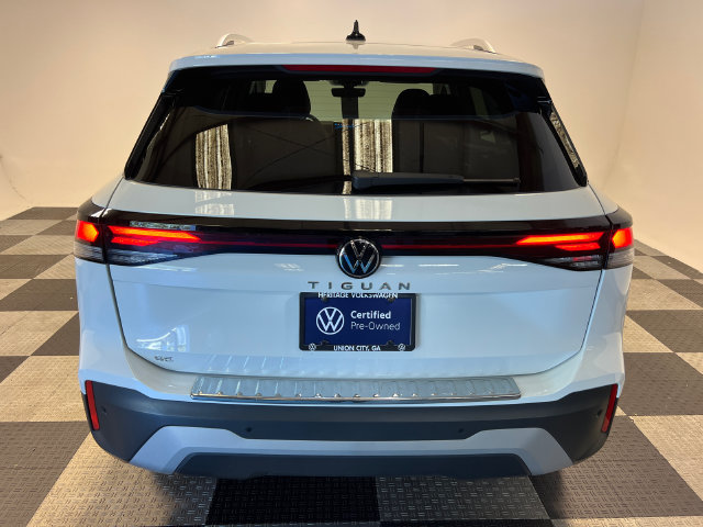 Used 2025 Volkswagen Tiguan SE FWD image 4
